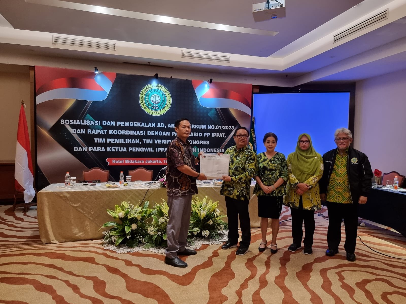 Akuntan Publik Serahkan Hasil Audit Keuangan Tahap Pertama PP IPPAT