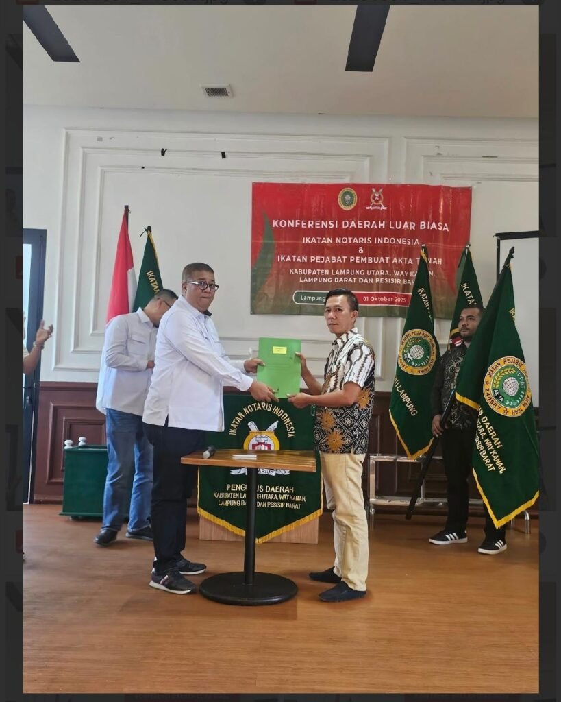 pelantikan dan penyerahan SK oleh Ketua Pengwil Lampung Zul April S.H.