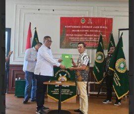 pelantikan dan penyerahan SK oleh Ketua Pengwil Lampung Zul April S.H.